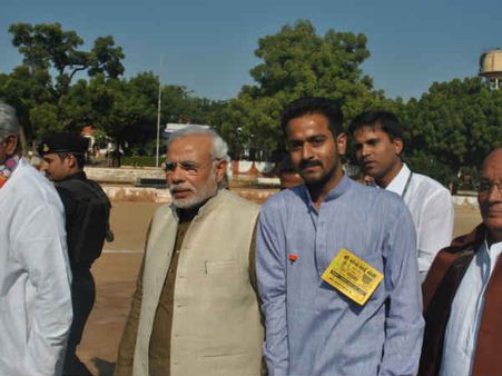 નરેન્દ્ર મોદીએ પોખરણમાં સભાને સંબોધી