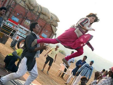 લાતોનો વરસાદ