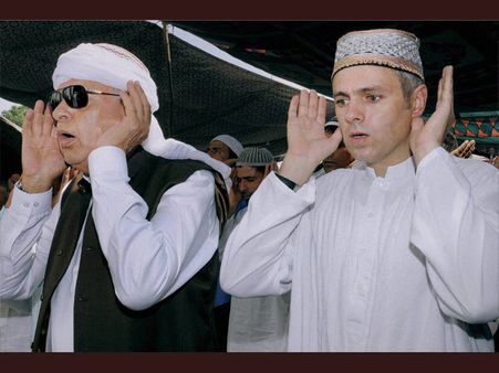 તેમના પુત્ર ઓમરે માફી માંગવા જણાવ્યું