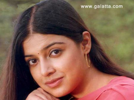 અભિનેત્રી તરીકે શરુઆત