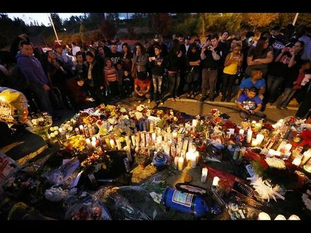 કેલિફોર્નિયામાં પૉલ વૉકરને શ્રદ્ધાંજલિ આપતા લોકો.