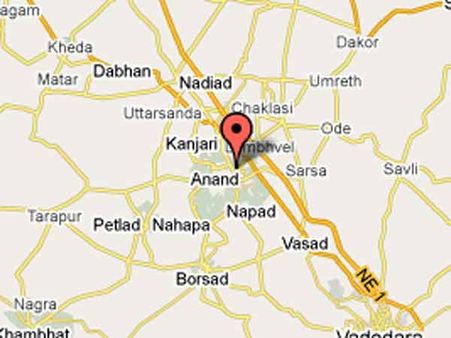 આણંદઃ દારૂની રેડ પાડવા ગયેલી પોલીસ પણ જીવલેણ હુમલો