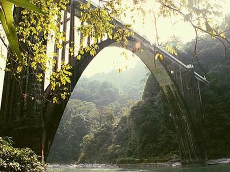 ઝાકળના ખોળામાં છૂપાયેલા પર્વતોની ભૂમિ છે સિલીગુડી