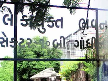 ડીપી બુચે લોકાયુક્ત તરીકેના શપથ લીધા