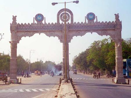 રાજકોટઃ ડે. કમિશનર પર કોંગ્રેસીઓનો હુમલો