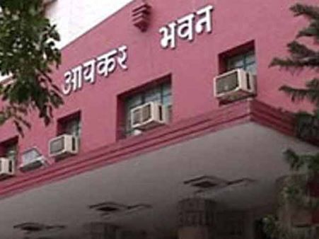 સુરતમાં ઇલેક્ટ્રોનિક્સના વેપારી પર ITનો સપાટો