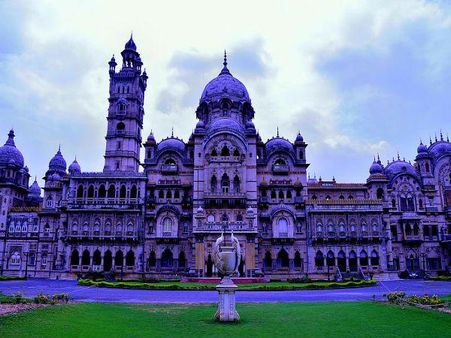 લક્ષ્મી વિલાસ પેલેસ 