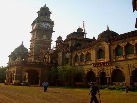 લક્ષ્મી વિલાસ પેલેસ 