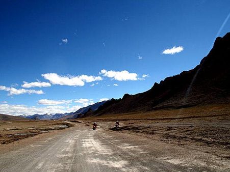 મનાલીથી લેહ સુધી બાઇકિંગ