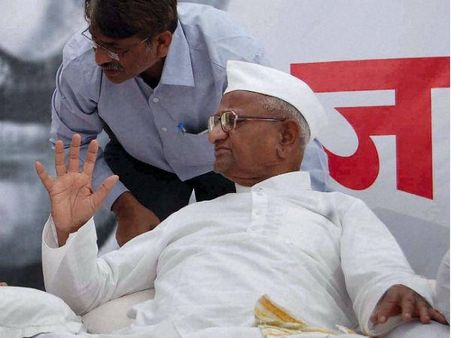 અણ્ણાનું સપનું સાકાર: લોકપાલ બિલ લોકસભામાં પાસ. કર્યા પારણા