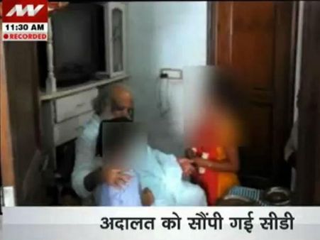 યુવતીઓના ગુપ્ત ભાગે અડપલા કરતા હતા આસારામ