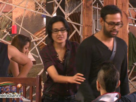 વીજેને સમજાવતાં