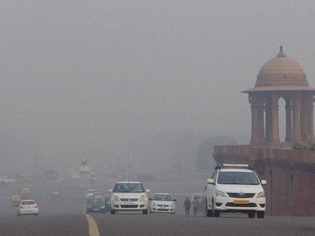 નવી દિલ્હી ધુમ્મસની આગોશમાં નવી દિલ્હી ધુમ્મસની આગોશમાં