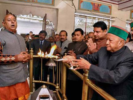 ચામુંડા દેવીના સરણે મુખ્યમંત્રી ચામુંડા દેવીના સરણે મુખ્યમંત્રી