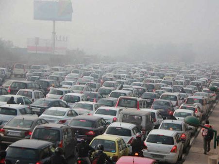 ગાઢ ધુમ્મસના કારણે ટ્રાફિકજામ