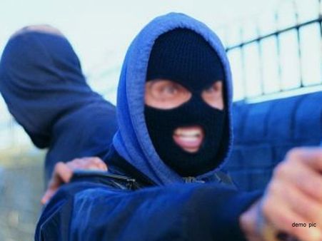 ભાભરઃ અજાણ્યા શખ્સો દ્વારા 10 લાખની લૂંટ