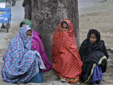 દિલ્હી-ગુજરાત બન્યું ઠંડુગાર, રેલવે અને વિમાન સેવા ખોરવાઇ