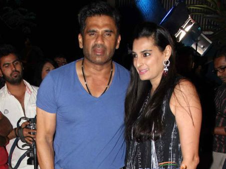 સુઝાનના બ્યુટિક સ્ટોરનું ઉદ્ઘાટન