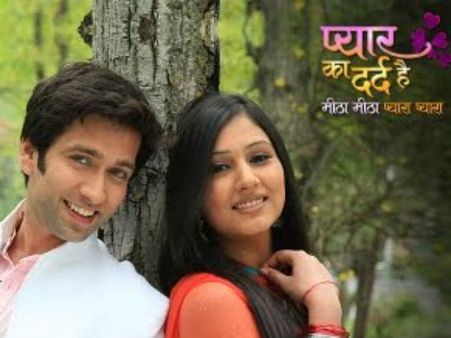 પ્યાર કા દર્દ હૈ મીઠા મીઠા પ્યારા પ્યારા@400 : ઉજવણી કરતી ટીમ