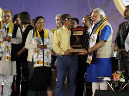નરેન્દ્ર મોદીએ ખેલમહાકુંભ-2013નું સમાપન કર્યું
