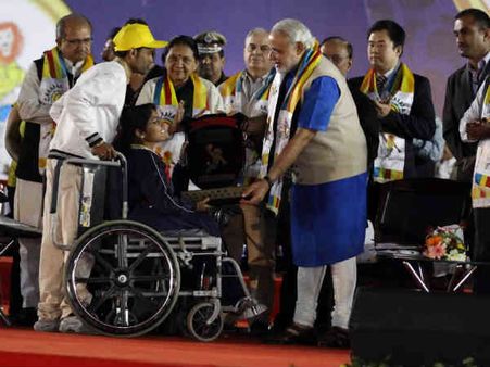 નરેન્દ્ર મોદીએ ખેલમહાકુંભ-2013નું સમાપન કર્યું
