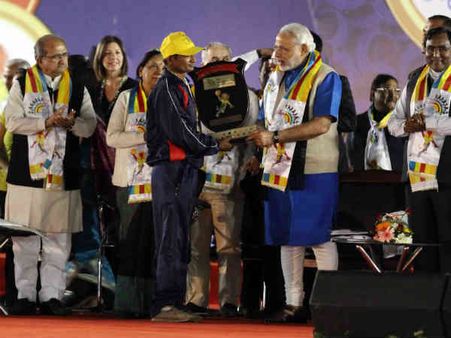 નરેન્દ્ર મોદીએ ખેલમહાકુંભ-2013નું સમાપન કર્યું