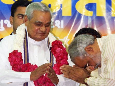 અટલજીના જન્મદિવસ નિમિત્તે મોદીએ ગાઇ ગુજરાતની વિકાસ ગાથા