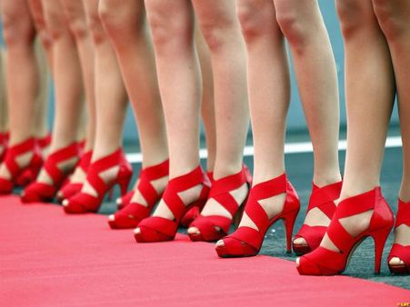 પાતળા અને લાંબા પગ