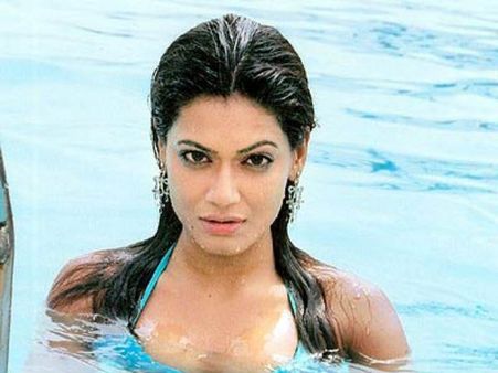 Pics : સંગ્રામ જીતે કે હારે, બહાર તેમના માટે ‘ટ્રૉફી’ તૈયાર છે!