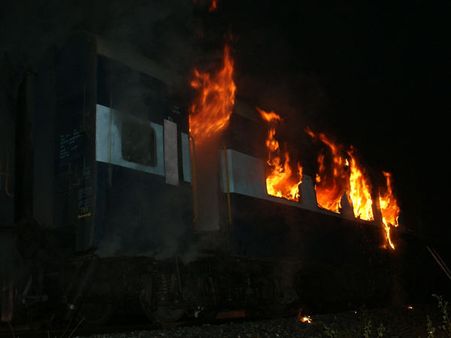 નાંદેડ-બેંગલો એક્સપ્રેસના એસી કોચમાં આગ