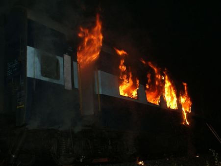 નાંદેડ-બેંગલો એક્સપ્રેસના એસી કોચમાં આગ