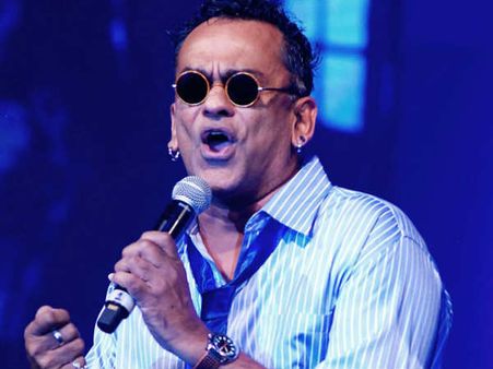 પૉપ સિંગર રેમો પણ પકડ્યું 'આપ'નું ઝાડું