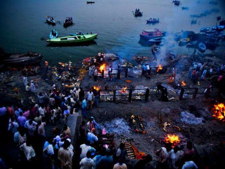 પ્રવાસી કરે છે, મોત પ્રવાસન