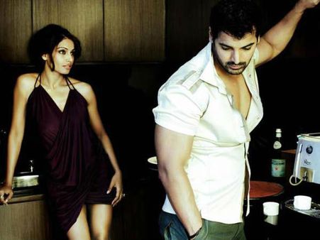 OMG : સવાલ Hotnessનો હતો, તો બિપાશાએ પૂછ્યું ‘કોણ જ્હૉન?’