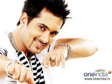 ચિત્રમ્ ફિલ્મથી શરુઆત