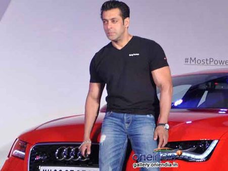 કારમાં એમ્પલોય્સ સિલિન્ડર