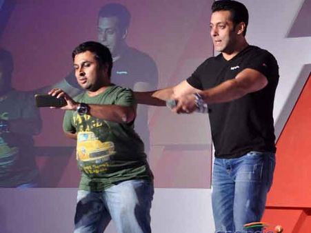 કાર લોન્ચિંગ વખતે ફિલ્મનું પ્રમોશન