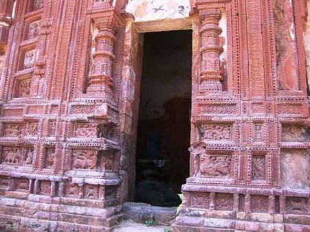 મંદિરમાં આવેલું શિવલિંગ મંદિરમાં આવેલું શિવલિંગ