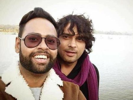 વીજે ઍન્ડી મસ્તીમાં