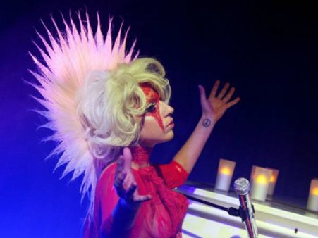 મુશ્કેલ સમયે જ સાચા મિત્રની ઓળખ થાય : ગાગા