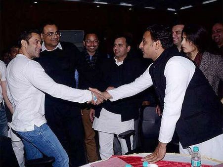 અખિલેશે આવકાર્યા