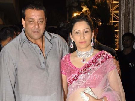 માન્યતા હૉસ્પિટલમાં, ટ્યુમરની સારવાર શરૂ