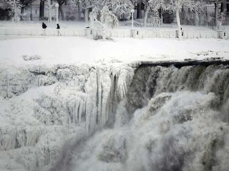 તેજ પાણી બની ગયુ બરફ