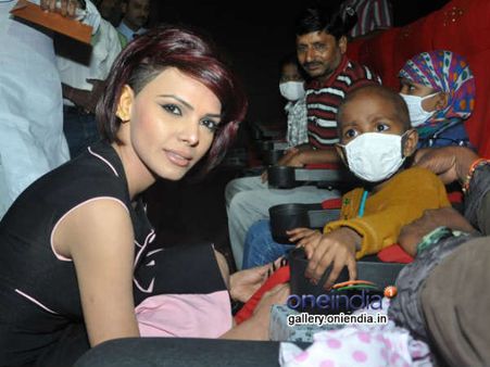 Pics : બૅડ ગર્લ શર્લિનનો શાલીન રૂપ, કૅંસરગ્રસ્ત બાળકોની લીધી મુલાકાત