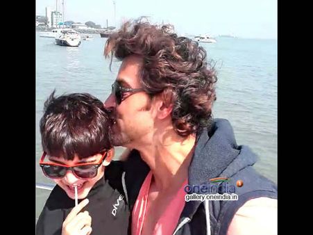 બાળકો સાથે નૌકા પર જન્મ દિવસ ઉજવતો ‘ક્રિશ’