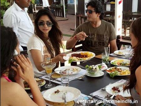 Pics : થંભ્યુ નથી અરમાન-તનીષાનું રોમાંસ, ગોવામાં સેલિબ્રેશન ચાલુ!