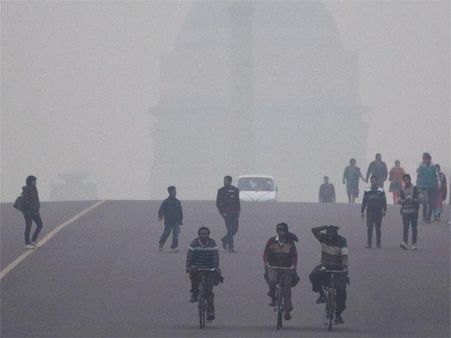 ધુમ્મસની ચાદરમાં લપેટાયેલી રાજધાની દિલ્હી