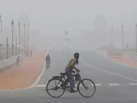 ધુમ્મસની ચાદરમાં લપેટાયેલી રાજધાની દિલ્હી