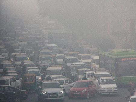 PICS: ગાઢ ધુમ્મસની ચાદરમાં લપેટાઇ રાજધાની દિલ્હી