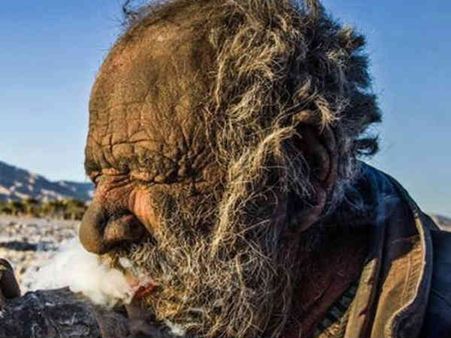 સિગાર પીવે છે 